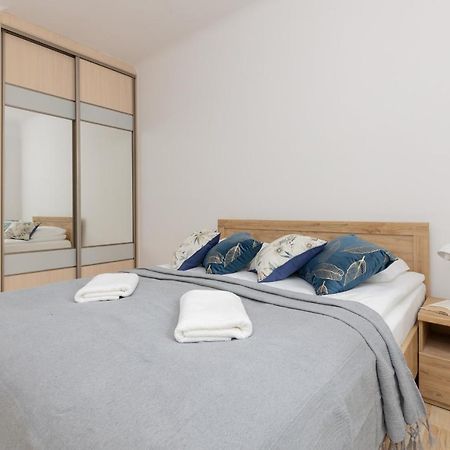 Bright Apartment Wola Near Metro Station By Noclegi Renters Varşovia Exterior foto