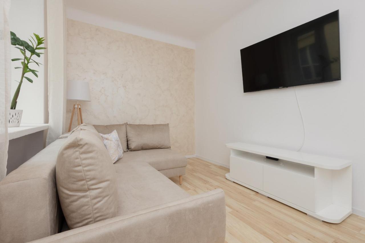 Bright Apartment Wola Near Metro Station By Noclegi Renters Varşovia Exterior foto