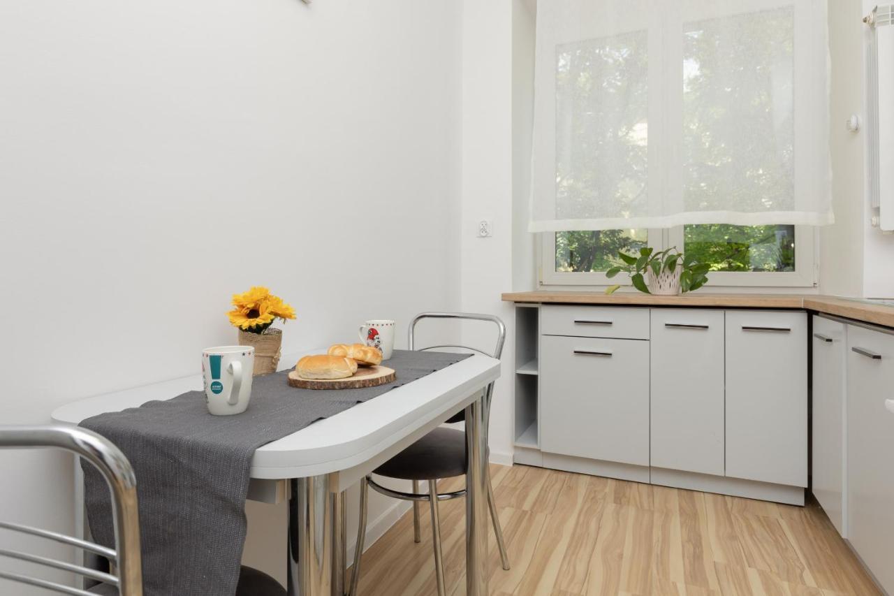 Bright Apartment Wola Near Metro Station By Noclegi Renters Varşovia Exterior foto