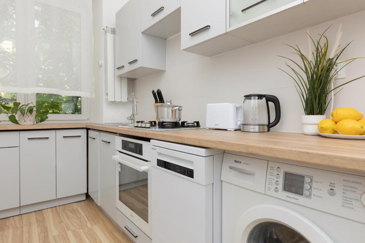 Bright Apartment Wola Near Metro Station By Noclegi Renters Varşovia Exterior foto