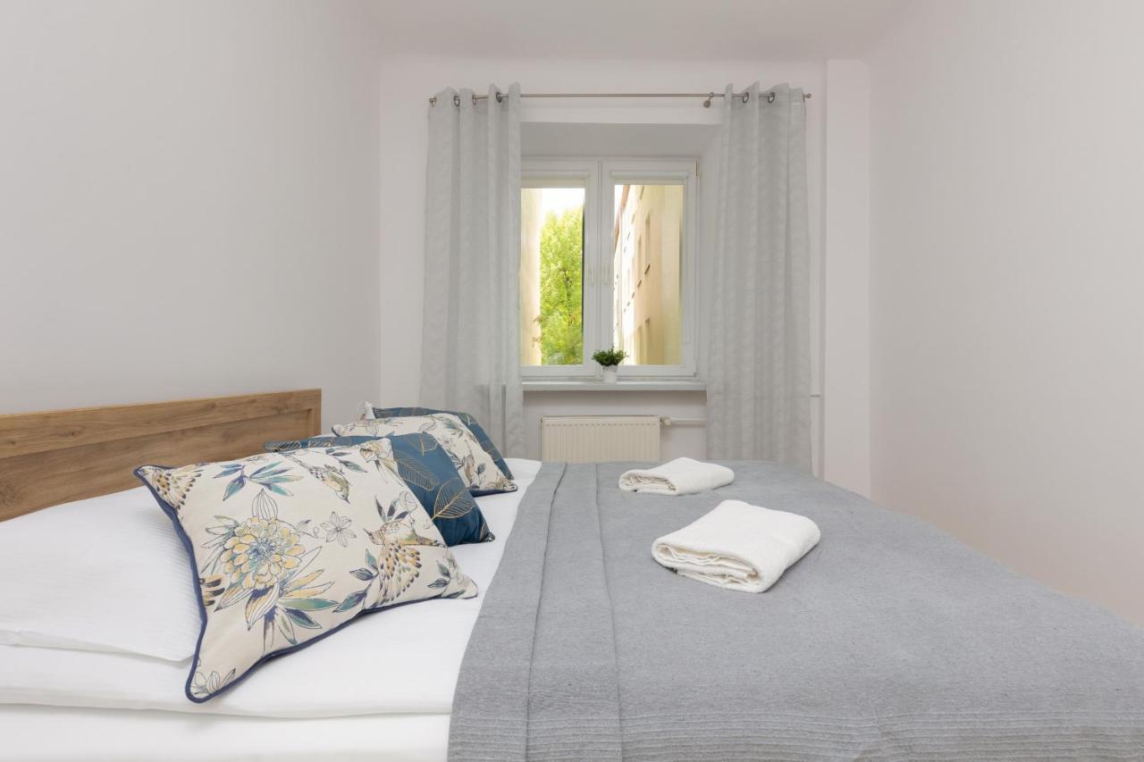 Bright Apartment Wola Near Metro Station By Noclegi Renters Varşovia Exterior foto