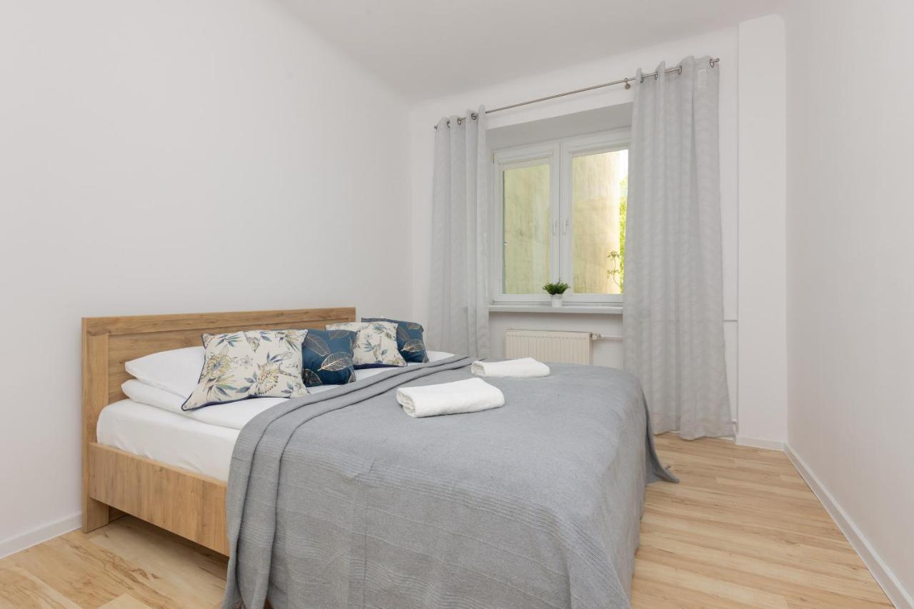 Bright Apartment Wola Near Metro Station By Noclegi Renters Varşovia Exterior foto